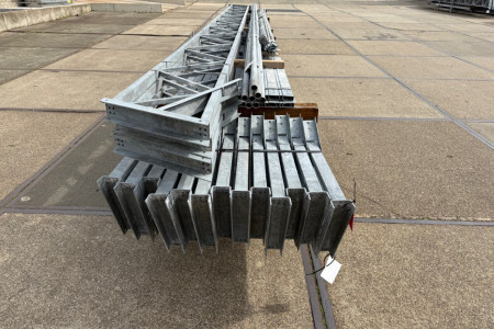 12.80 x 28.00m (358.4m²)